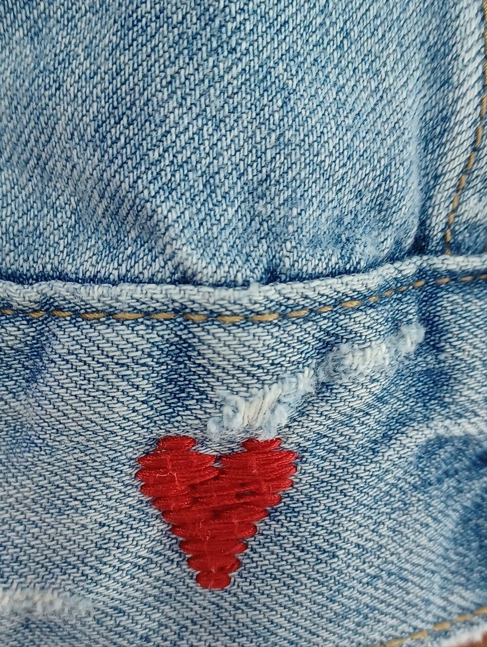 Lucky Brand Distressed Denim Boyfriend Trucker Jacket Los Angeles Heart ❤️✨️ - Picture 9 of 9
